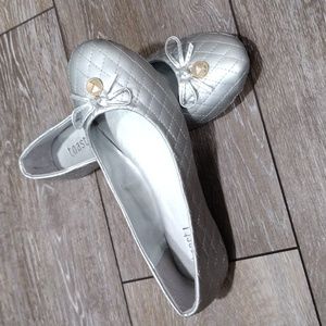 Toast! quilted silver ballet flats. NWOT. Size 6